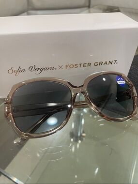 Foster Grant Sofia Vergara FULL lens 2.5 dop. Sunglasses Readers inbuilt taupe